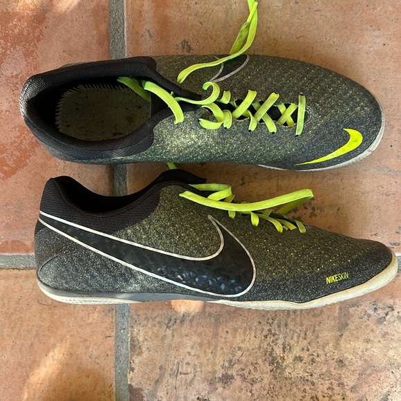 NIKE FC247 ELASTICO FINALE II WOLF GREY/BLACK/VOLT Indoor Soccer - Picture 1 of 5